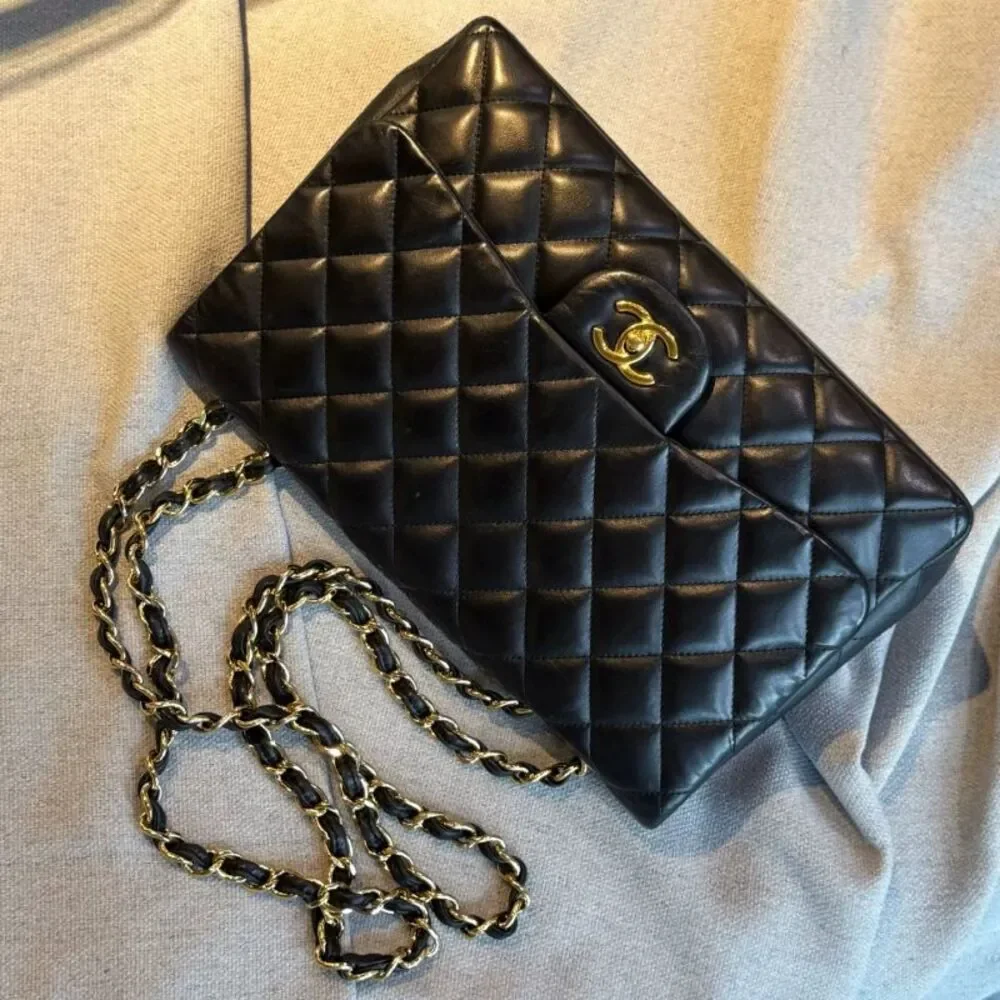 CHANEL brand color